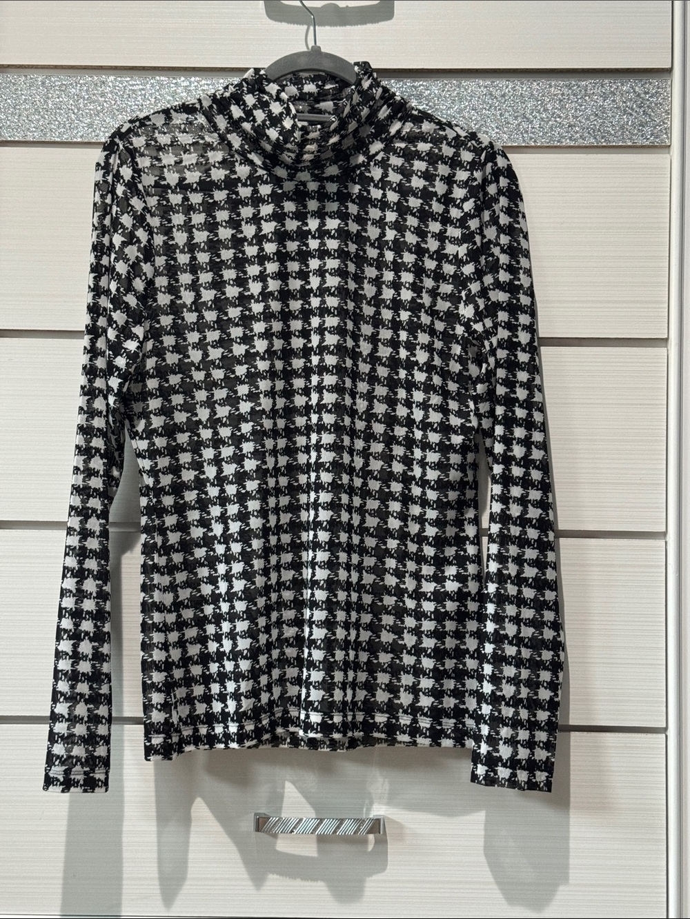 WHBM Houndstooth Turtleneck Top